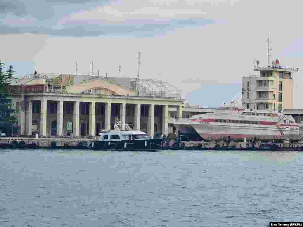 Морской порт Ялты