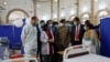 ډاکټران وايي، دا چې حکومت په اختر کې په لویو بازارونو او سیل ځایونو بندېز لګولی و او خلکو هم په طبي سپارښتنو عمل وکړ نو ځکه کورونا ډېره خوره نه شوه.