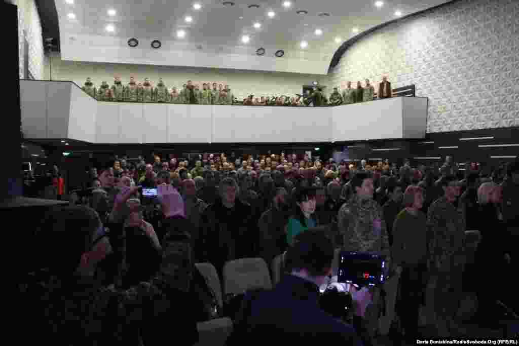 Захід відбувався у черкаському міському будинку імені Кулика. Під час нагородження присутні вставали та вітали оплесками кожного народного героя