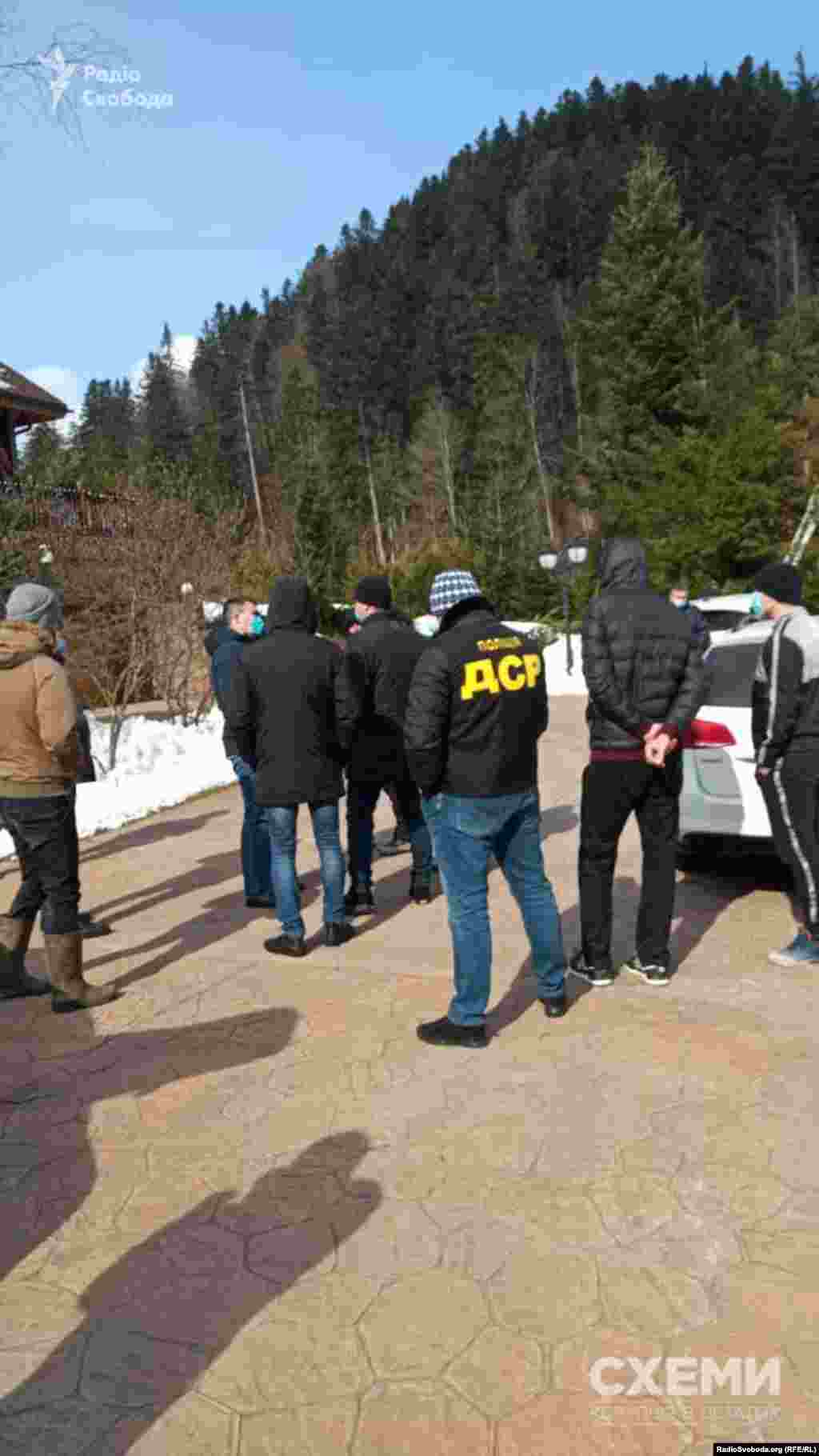 Дивіться свіжий випуск о 20:30 на фейсбучній сторінці Схеми: корупція в деталях - RFERL та на ютуб-каналі Радіо Свобода 