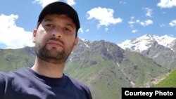 Далер Шарифов вақтҳои ахир расман бо расонае ҳамкорӣ намекард.