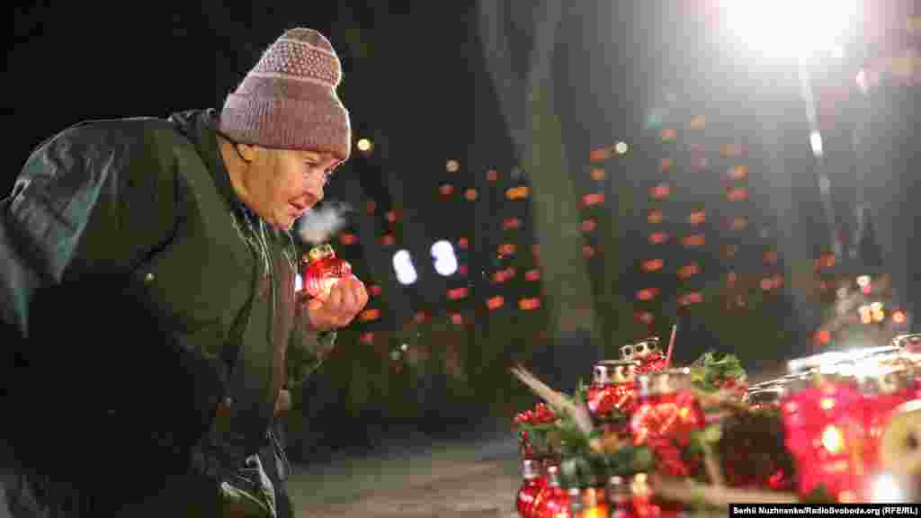 У листопаді 2006 року Верховна Рада України визнала Голодомор 1932–1933 років геноцидом українського народу. Демографи кажуть, що загальна кількість людських втрат від Голодомору 1932–33 років становить майже 4 мільйони осіб, а ненародженими – понад 6 мільйонів. Дослідник архівів професора Василь Морочко ж вважає, що прямих смертей від штучного голоду було понад 7 мільйонів, а фізичних і моральних травм зазнали до 18 мільйонів людей