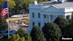 Белый дом со снесенным Восточным крылом.