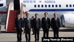Делегация Южной Кореи во главе с Чон Ый Ёном перед отбытием в Пхеньян