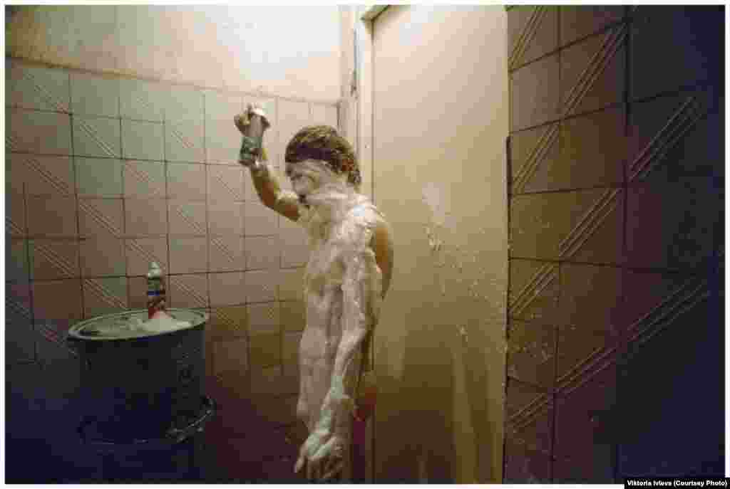 Даючи інтерв’ю для The New York Times у 1991 році, через п'ять років після аварії, Івлєва сказала про чоловіків, які працювали всередині реактора, коли вона робила цю світлину: «Ці хлопці – мої друзі. І я дивлюся на них і думаю: «О, Боже! Я скоро побачу їх в труні!»