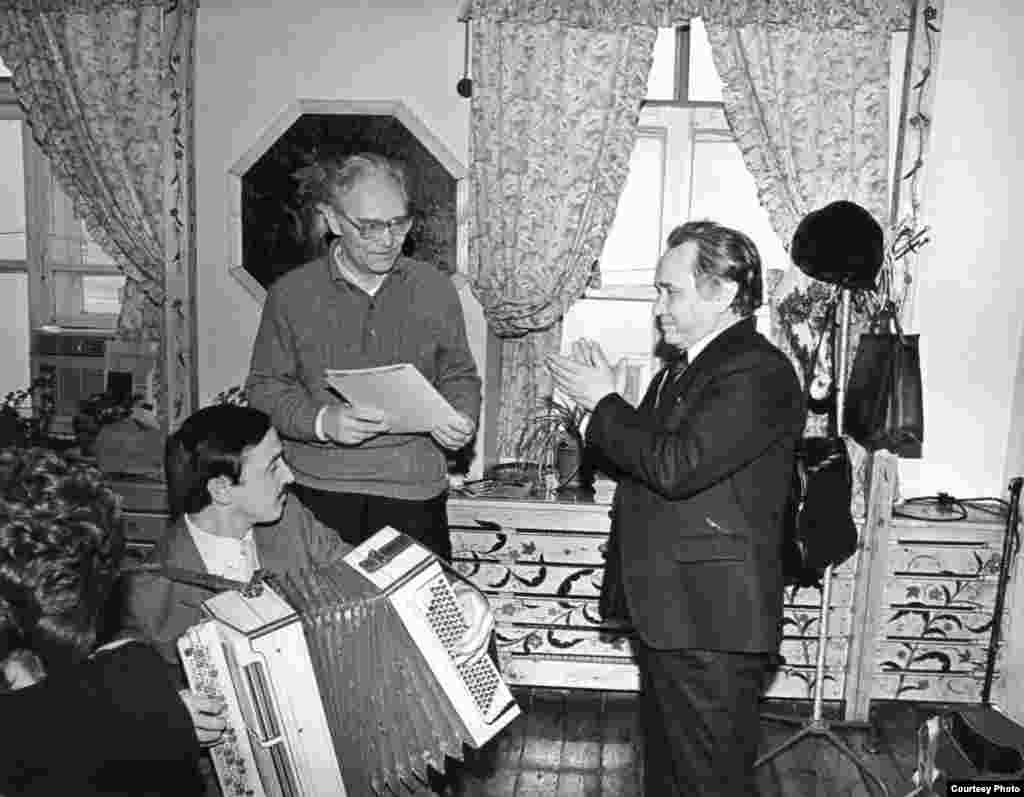 Журналистика факультеты укытучылары. 1990нчы еллар