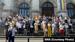 Angajați ai Curții de Apel București protestează față de plafonării sporurului pentru condiții vătămătoare.