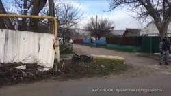 Російські силовики провели обшук в будинку кримськотатарського активіста (відео) Російські силовики провели обшук в будинку кримськотатарського активіста (відео)