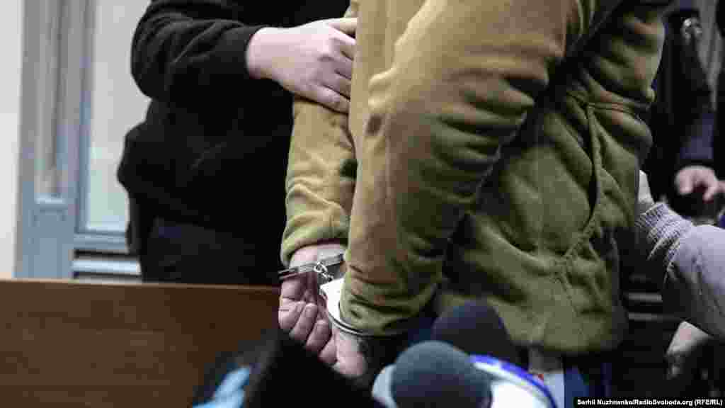 На час публікації галереї запобіжний захід для медика, волонтерки Юлії Кузьменко та сержанта ССО, музиканта Андрія Антоненка суд не обрав. Ще двоє підозрюваних – сімейна пара Грищенків – поки що підозрювані в іншому проваджені – замах на бізнесмена Ч. в місті Косів влітку 2018 року. Директор департаменту комунікації МВС України Артем Шевченко у програмі «Ваша Свобода» сказав, що «Грищенки представляють оперативний інтерес для слідства у справі Шеремета. Не виключено, що можуть бути підозри»