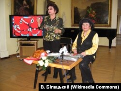 Емма Андієвська читає свої твори в Донецьку, 2011 рік