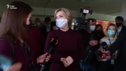 «Очікую достойного результату»: як голосувала кандидатка в мери Києва від «Слуги народу» Ірина Верещук (відео) «Очікую достойного результату»: як голосувала кандидатка в мери Києва від «Слуги народу» Ірина Верещук (відео)