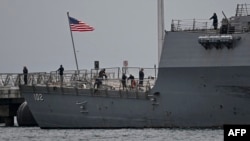 Эсминец ВМС США "Сампсон" во время прохода по Панамскому каналу на пути в Карибское море. 2 сентября 2025 года