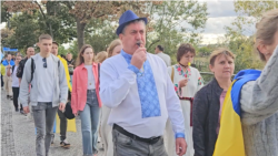 У Празі активісти свистіли, щоб Україну «почули»
 У Празі активісти свистіли, щоб Україну «почули»