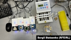 Прототип приладу, куди вставляються біочипи. Комерційний зразок виглядатиме інакше, запевняють чеські вчені