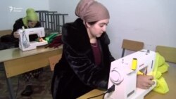 Ба занони Рашт кӯмак мекунанд, то дастнигари касе набошанд Ба занони Рашт кӯмак мекунанд, то дастнигари касе набошанд