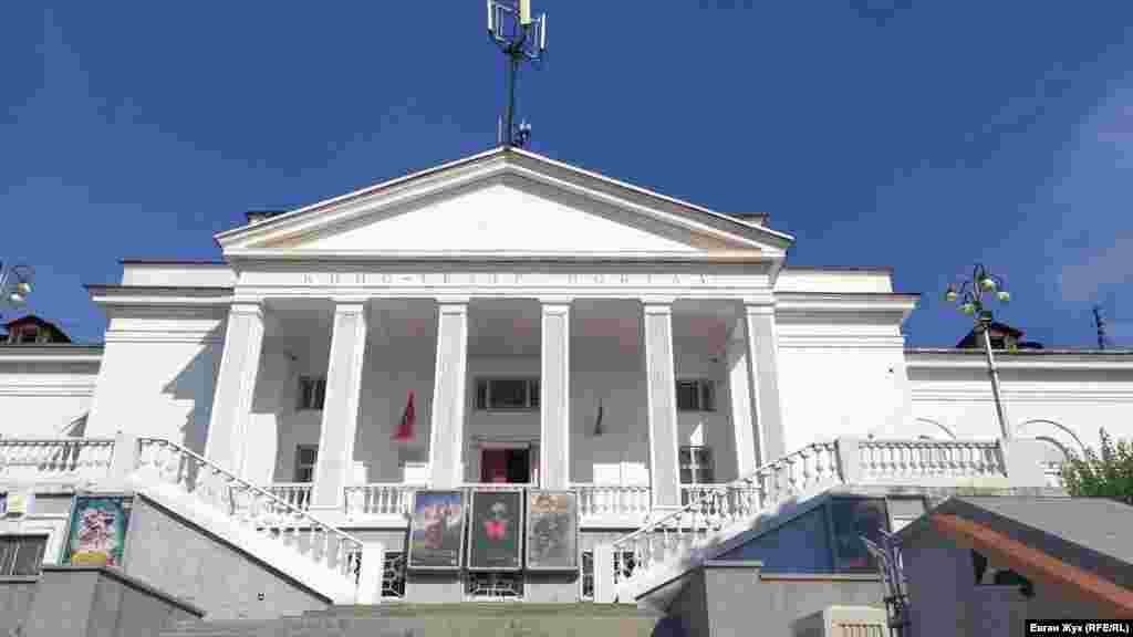 У кінотеатрі «Перемога» демонструють художні фільми 