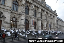 Flashmob-ul de la Curtea de Apel a fost Asociatia Colectiv GTG 3010, Geeks for Democracy, Corupția Ucide, Inițiativa România și comunitatea Rezistența.