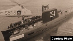 Вертолёт ВМ США во время проведения операции спасения советской подводной лодки К-19. Фото: март 1972 года, U.S. Navy Archive