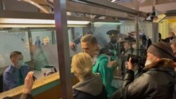 Навальный задержан в аэропорту в Москве Навальный задержан в аэропорту в Москве