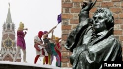 Pussy Riot номинированы на премию Мартина Лютера