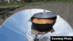 Ба тоҷикон дегдоне доданд, ки бе барқу ҳезум кор мекунад