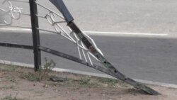 "Пулис буд, дурбини назоратӣ буд. Ронанда чӣ гуна гурехт?" "Пулис буд, дурбини назоратӣ буд. Ронанда чӣ гуна гурехт?"