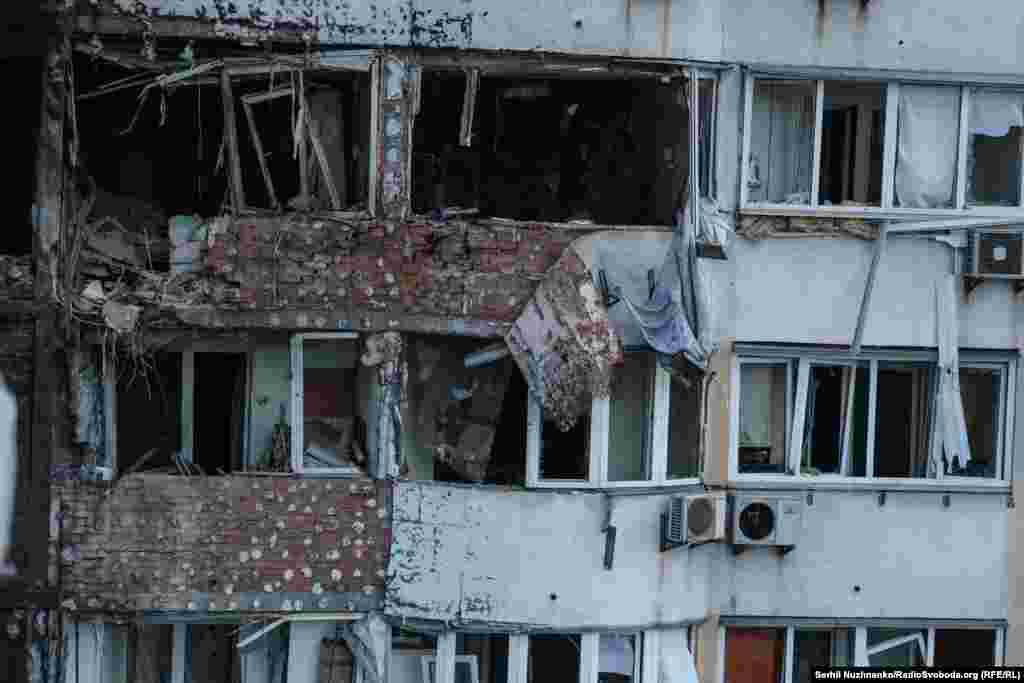 Apartamente distruse de unul dintre atacurile rusești, Kiev, 6 iunie 2025.