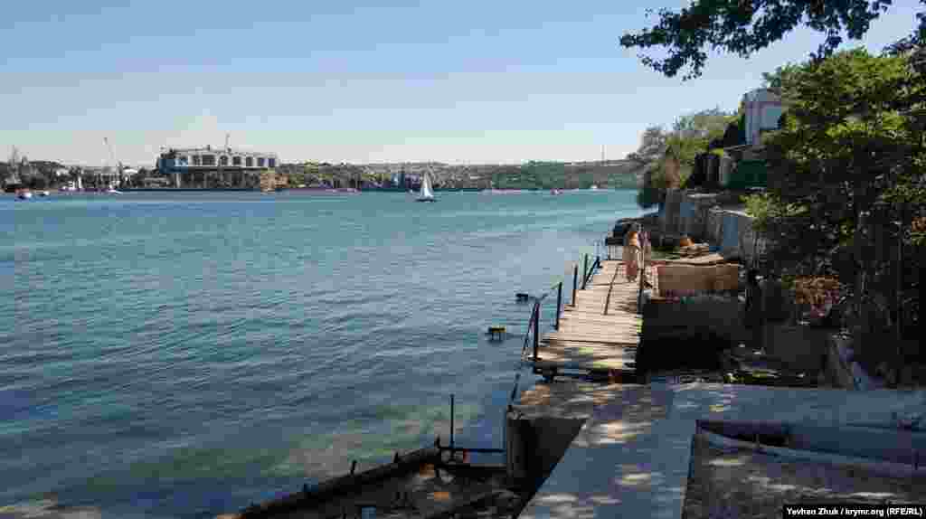 Дерев'яний місток – це імпровізований пляж, яким здебільшого користуються місцеві жителі