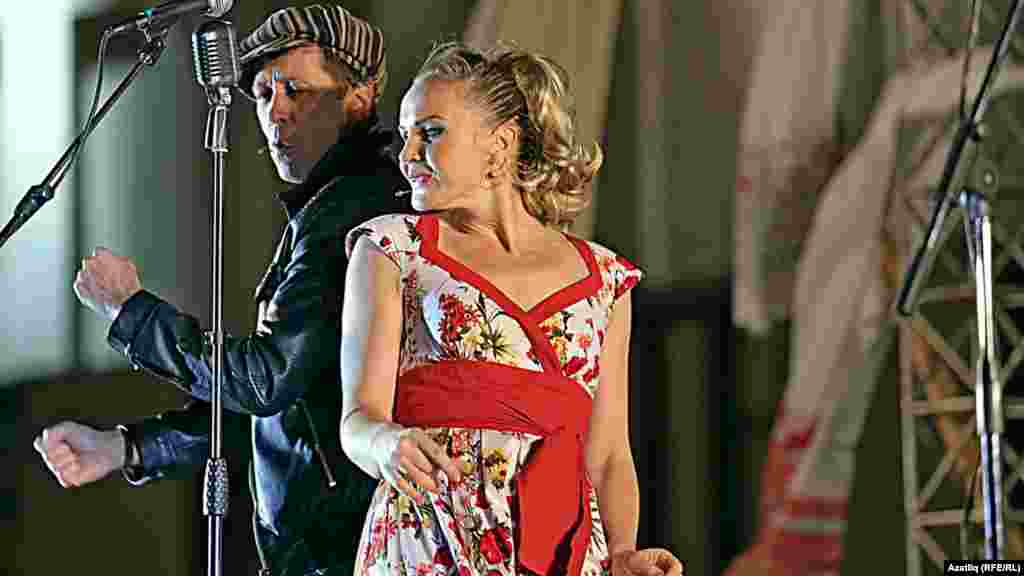 Камал театры каршында яңа сезон ачу тантанасы 