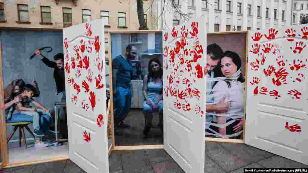 Конвенція проти насильства покликана захищати жінок, а також інших жертв домашнього насильства – чоловіків, дітей, в тому числі тих, які стають свідками, та людей похилого віку