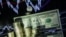 За 2,5 года ожиданий решения ФРС США курс доллара к евро вырос на 18%, а к рублю - более чем вдвое.