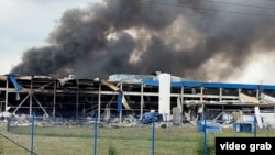 Pompierii au anunțat pe 23 august că au reușit, în cele din urmă, să stingă incendiul la o fabrică din vestul Ucrainei, deținută de SUA, care a fost lovită de drone rusești la începutul acestei săptămâni.
