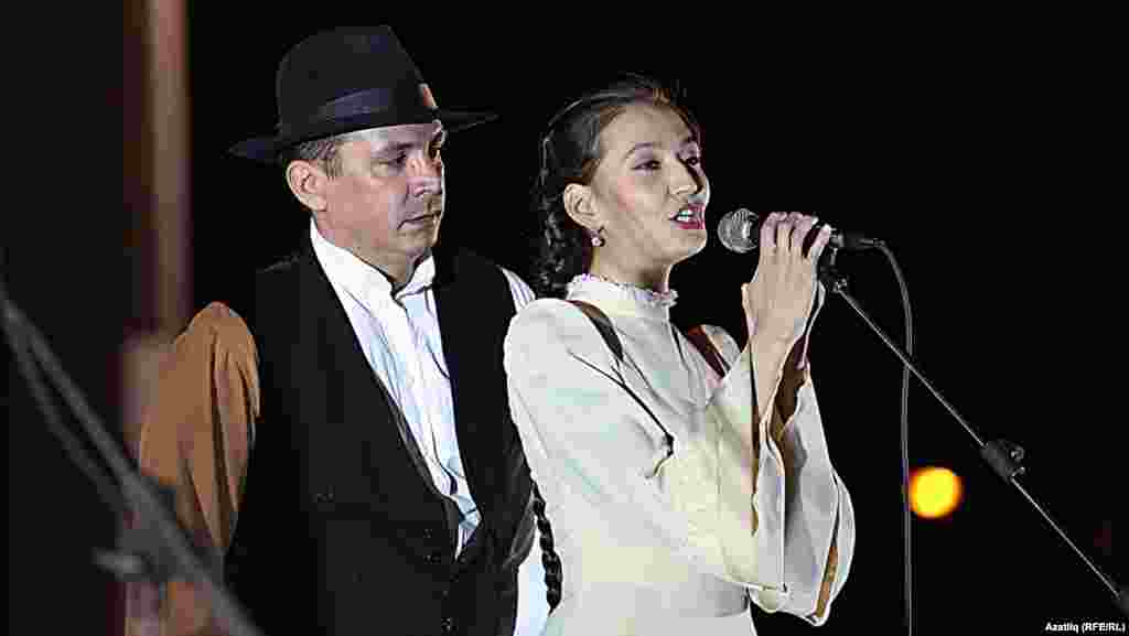 Камал театры каршында яңа сезон ачу тантанасы. Искәндәр Хәйруллин. 