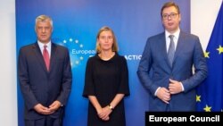 EU foreign policy chief Federica Mogherini (center), is hosting the talks between Kosovo's President Hashim Thaci (left) and his Serbian counterpart, Aleksandar Vucic (right). (file photo)