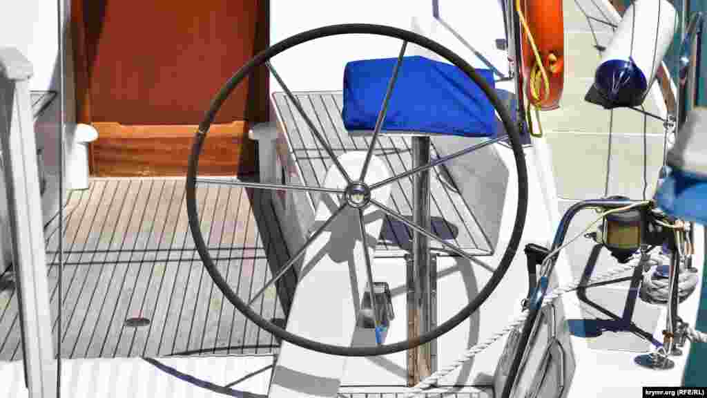 Штурвал – основний пристрій управління яхтою