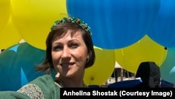 Волонтерка пошила більш ніж тисячу прапорів до 2022 року