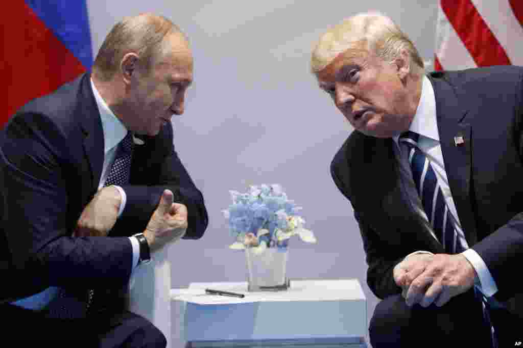 Președintele SUA, Donald Trump, se întâlnește cu Putin la summitul G-20 de la Hamburg, Germania, pe 7 iulie 2017.