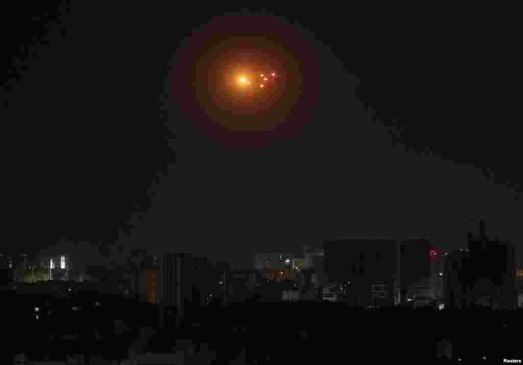 Сили ППО зюивають повітряні цілі у небі над столицею