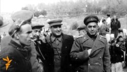 Милисаи тоҷик дар ростои чолишҳо. Милисаи тоҷик дар ростои чолишҳо.