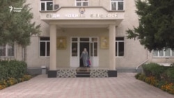 Додраси собиқро бо иттиҳоми сӯистифодаи духтари хурдсол муҳокима мекунанд Додраси собиқро бо иттиҳоми сӯистифодаи духтари хурдсол муҳокима мекунанд