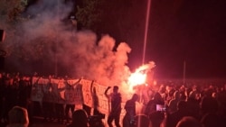 Parole protiv Turaka i pirotehnika na protestu ispred Vlade u Podgorici