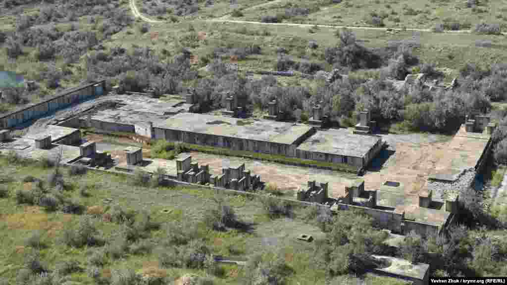 «Цінні будматеріали йшли не на будівництво траси «Таврида», нового терміналу аеропорту, лікарень або шкіл, а в невідомому напрямку», – повідомляло видання