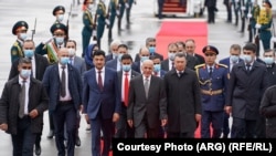 افغان ولسمشر اشرف غني په دې غونډه کې د ګډون لپاره نن دوشنبې ته رسېدلی دی.