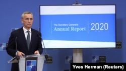Secretarul general al NATO, Jens Stoltenberg, prezintă, în 2020, Raportul Anual al NATO la Bruxelles .
