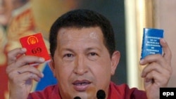 Уго Чавез натоиҷи раъйдиҳиро эълон дорад. Каракас, 3 декабр