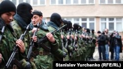 Члени незаконно створеного збройного формування «Самооборона Криму», 10 березня 2014 року