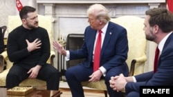 Președintele ucrainean, Volodimir Zelenski, la Casa Albă, în timpul disputei cu președintele american, Donald Trump. În prim plan, vicepreședintele SUA, James David Vance - 28 februarie 2025
