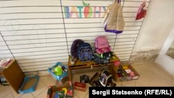 Небайдужі волонтери привезли 3 повних автівки речей для школи