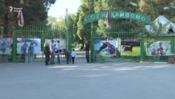 Барканории мудири Боғи ҳайвоноти Душанбе пас аз марги оҳу ва шутурмурғ. Барканории мудири Боғи ҳайвоноти Душанбе пас аз марги оҳу ва шутурмурғ.