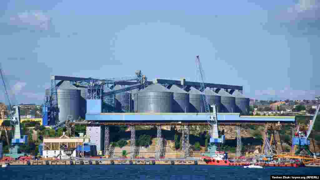 Зерновий термінал ємністю 170 тисяч тонн стивідорної компанії «Авліта», що належить одній з компаній українського бізнесмена Ріната Ахметова